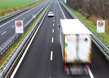 Vožnja lijevom trakom na autocesti